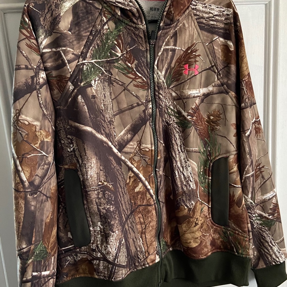Underarmour is warm camo sweatshirt